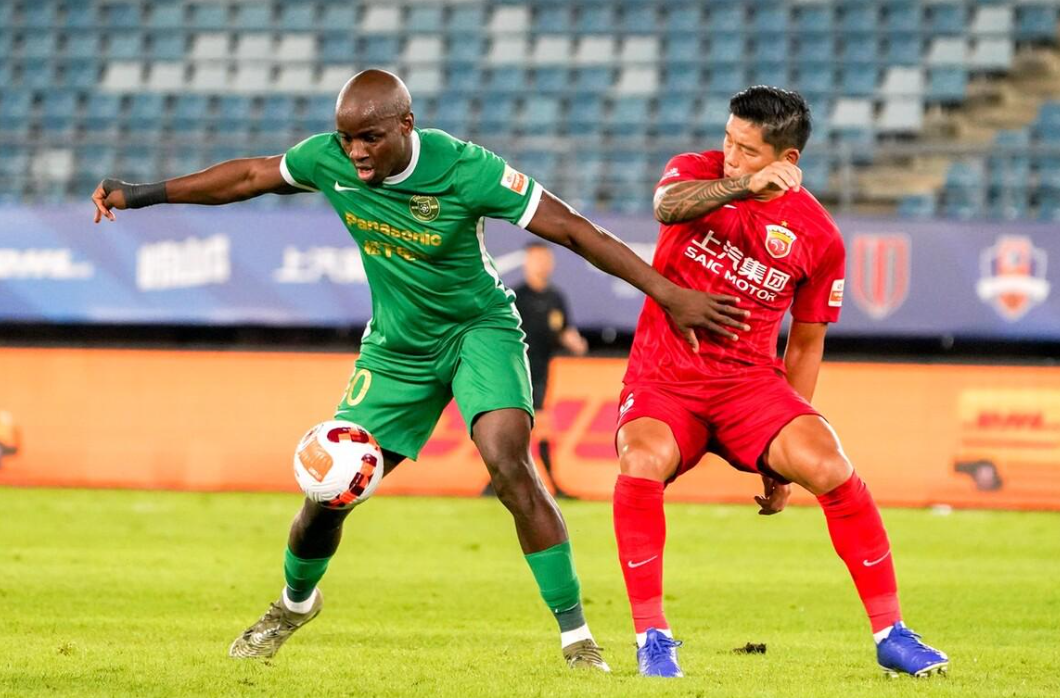 今夜新疆广汇单刀错失——中超节点到来,质疑声仍在,医务组通报恢复 今夜新疆广汇单刀错失——中超节点到来,质疑声仍在,医务组通报恢复