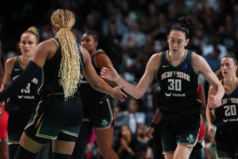 关于加时末段亚特兰大调整名单以备NBA总决赛，远射贴柱环节打磨，球迷炸锅，球队文化再被提及的信息