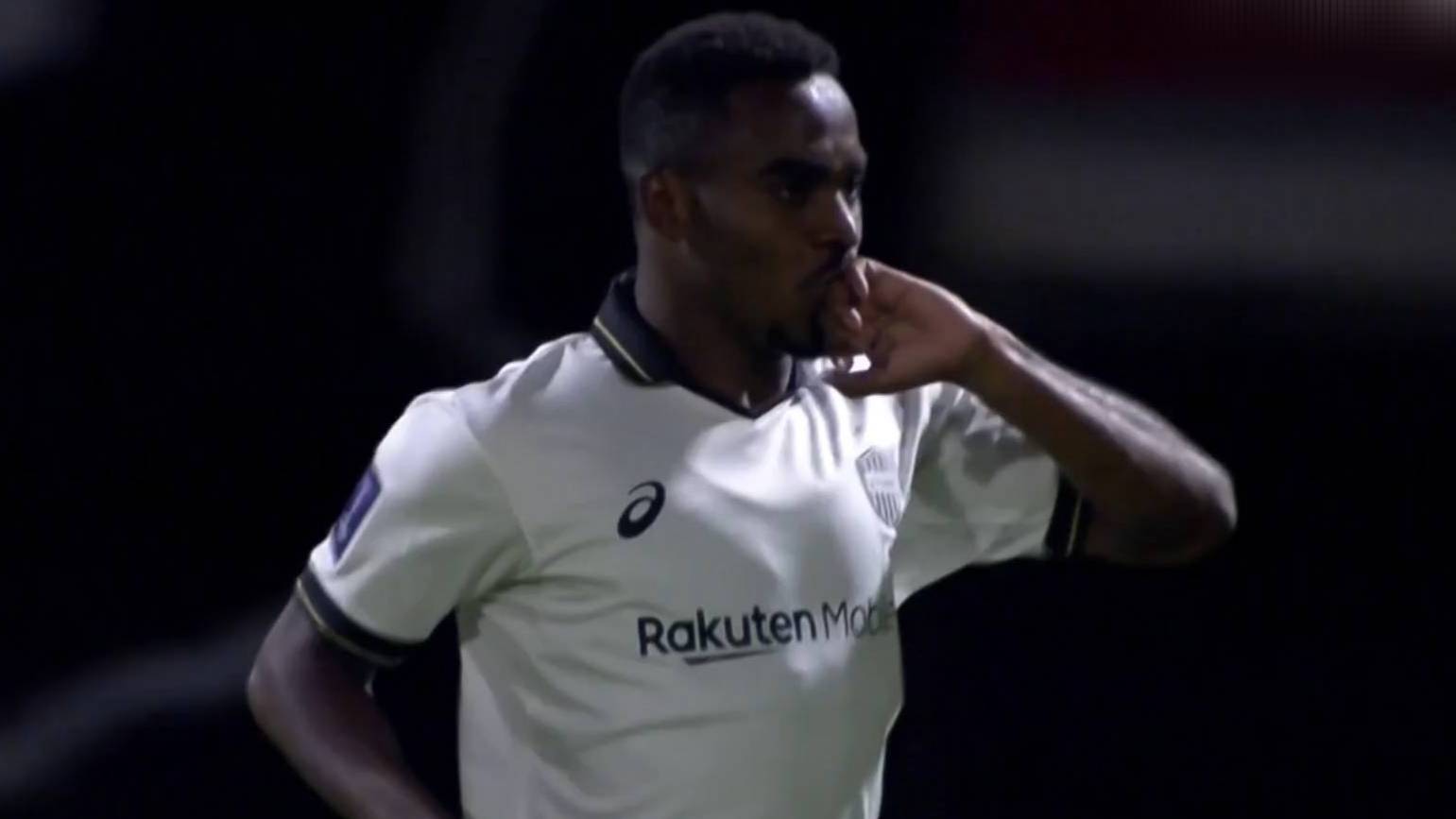 多特蒙德迎亚冠关键赛；赛前强势反弹；质疑声仍在；控场能力受关注