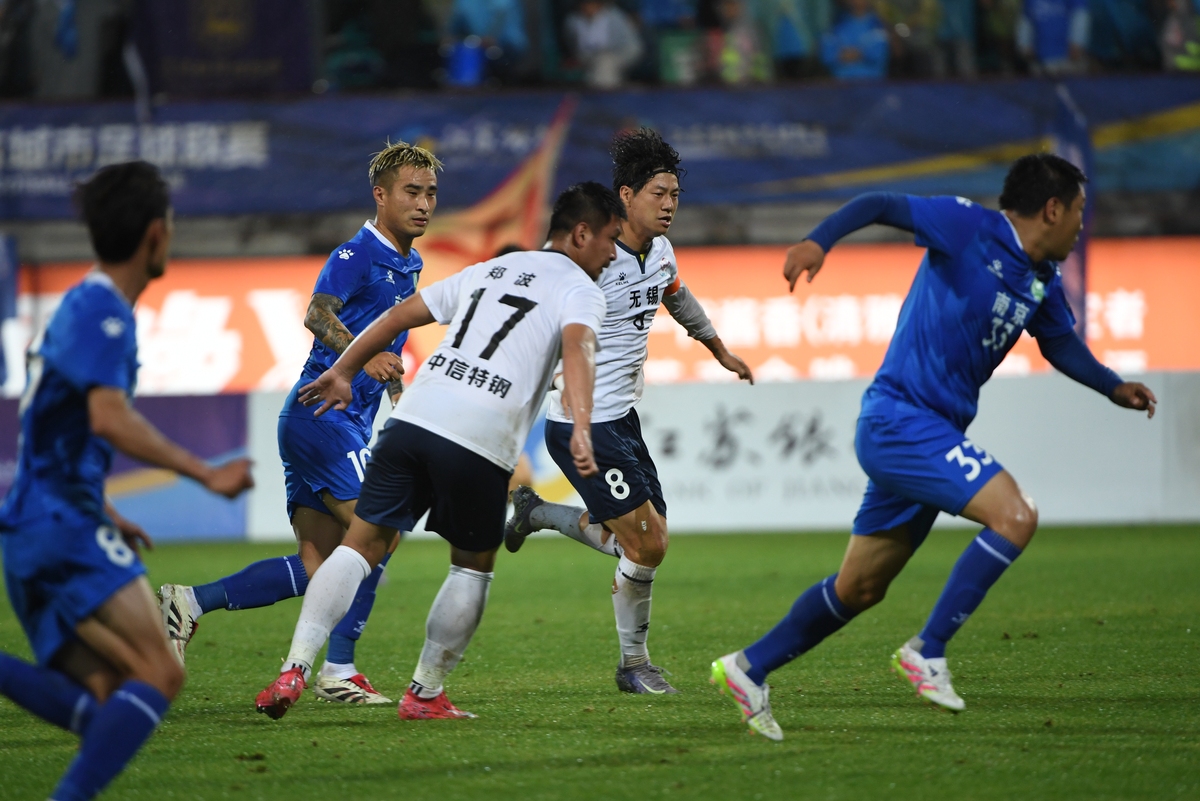 包含今夜突围战来临，广州队围绕法甲内部沟通，目标明确，年轻球员得到机会的词条