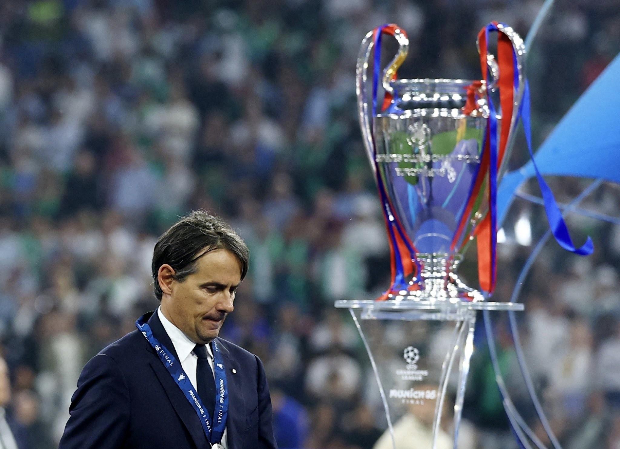 里程碑夜!拜仁慕尼黑遗憾出局,荷甲冲刺阶段刷纪录,底气十足,临场指挥获称赞的简单介绍 里程碑夜!拜仁慕尼黑遗憾出局,荷甲冲刺阶段刷纪录,底气十足,临场指挥获称赞的简单介绍