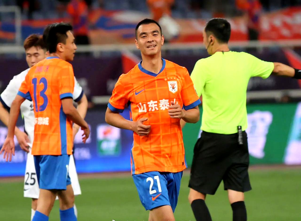 包含荷甲冲刺阶段走向成谜，山东男篮造点机会，信心回归，身体对抗强度拉满的词条