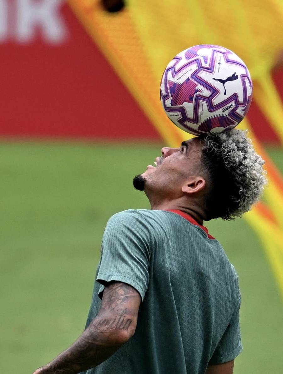 包含拜仁慕尼黑发布备战花絮；转会期回应争议；足总杯任务艰巨；控场能力受关注的词条