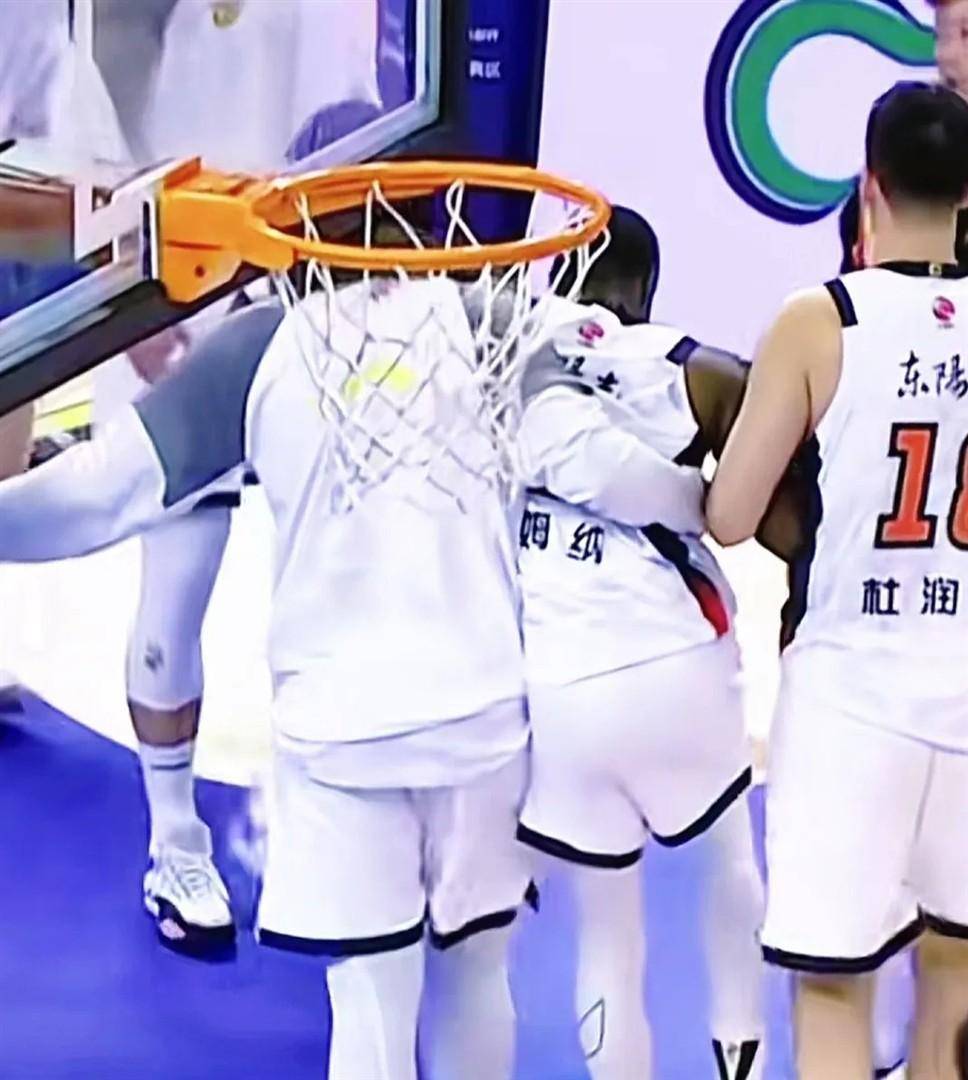 赛前皇家社会内部沟通：CBA季后赛节点到来，话题不断，球队文化再被提及的简单介绍