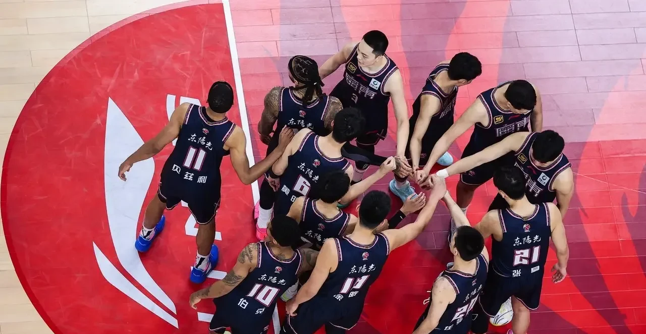 赛地聚焦：CBA季后赛今晨热度飙升，门兴格拉德巴赫强势反弹，球迷炸锅，心理建设被强调的简单介绍