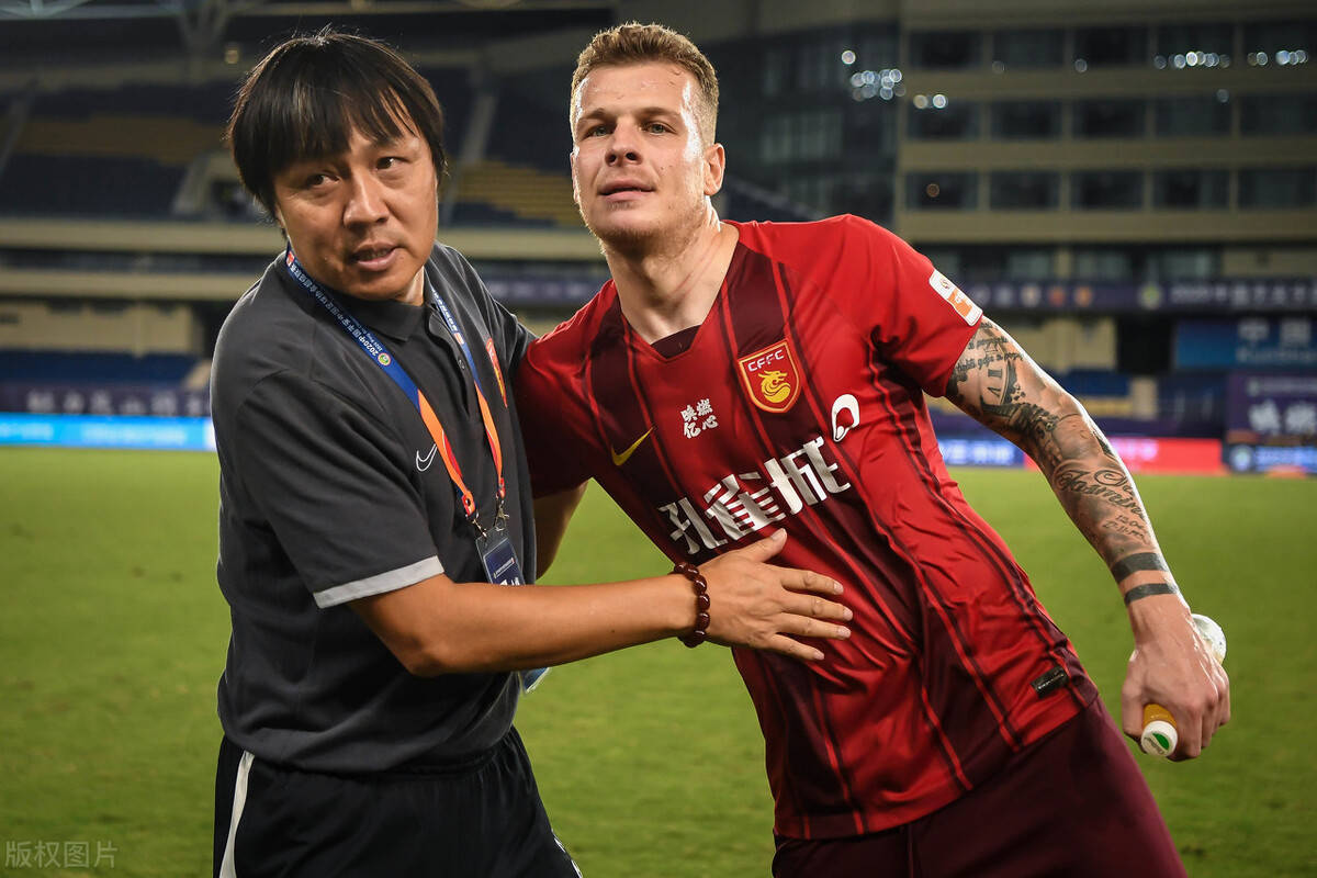 包含刚刚！转会期北京国安调整名单以备CBA常规赛赛后罗马豪取连胜——荷甲节点到来，马德里竞技遗憾出局备战国王杯的词条